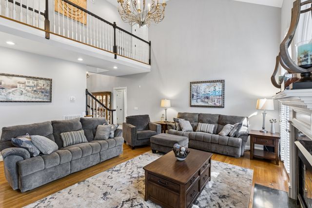 2230 Northwoods Dr, Murfreesboro, TN 37130