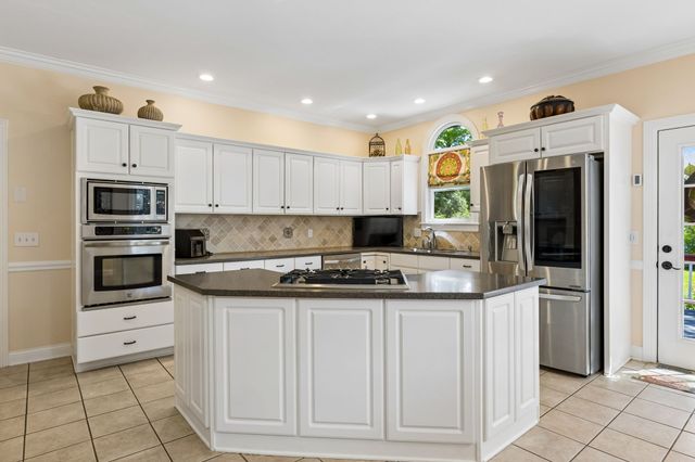 2230 Northwoods Dr, Murfreesboro, TN 37130