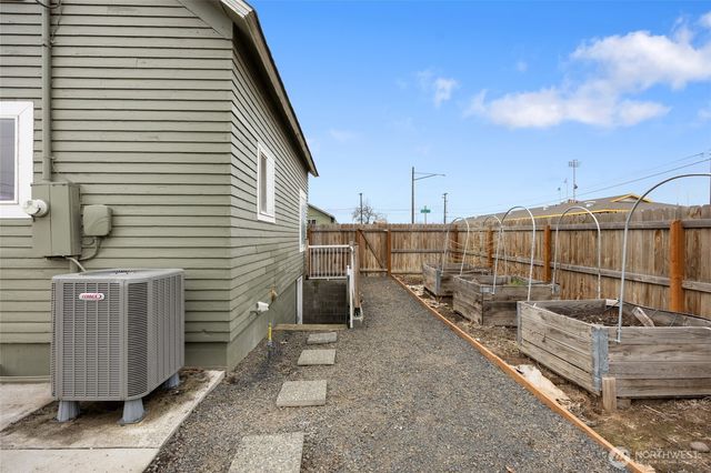 1003 W Rose Avenue, Moses Lake, WA 98837