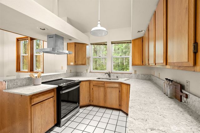 7983 NE Walden Lane, Bainbridge Island, WA 98110