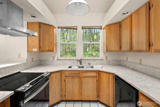 7983 NE Walden Lane, Bainbridge Island, WA 98110