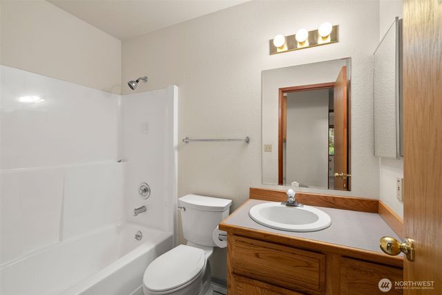 7983 NE Walden Lane, Bainbridge Island, WA 98110