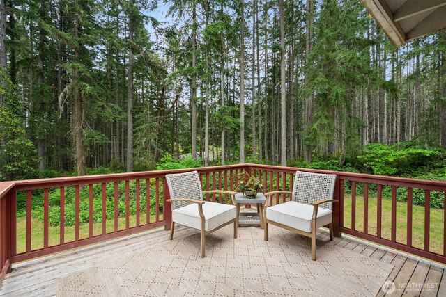7983 NE Walden Lane, Bainbridge Island, WA 98110