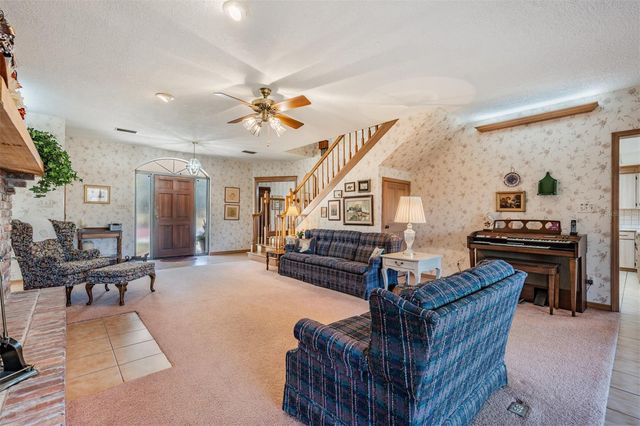 701 DUQUE ROAD, Lutz, FL 33549