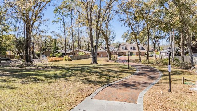 701 DUQUE ROAD, Lutz, FL 33549