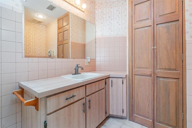 701 DUQUE ROAD, Lutz, FL 33549