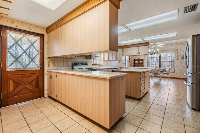 701 DUQUE ROAD, Lutz, FL 33549