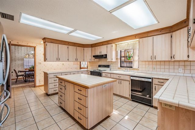 701 DUQUE ROAD, Lutz, FL 33549