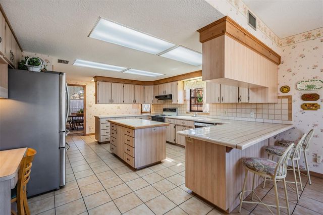 701 DUQUE ROAD, Lutz, FL 33549