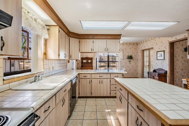 701 DUQUE ROAD, Lutz, FL 33549