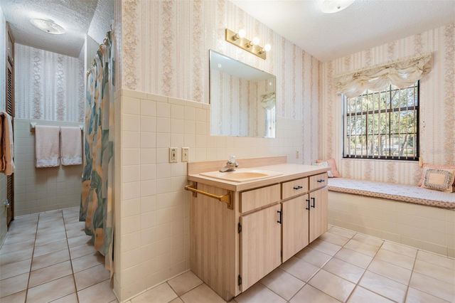 701 DUQUE ROAD, Lutz, FL 33549