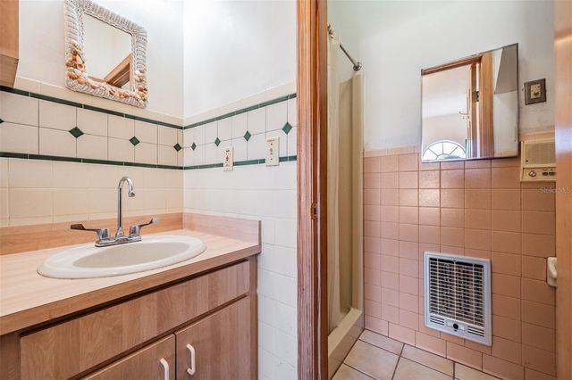 701 DUQUE ROAD, Lutz, FL 33549