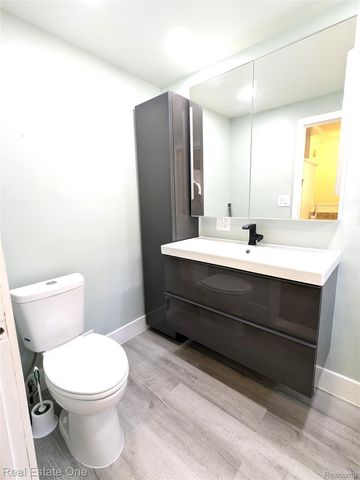 5605 W Utica Road, Shelby Charter Township, MI 48317