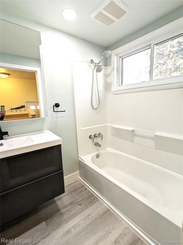 5605 W Utica Road, Shelby Charter Township, MI 48317