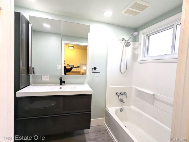 5605 W Utica Road, Shelby Charter Township, MI 48317