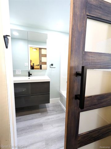 5605 W Utica Road, Shelby Charter Township, MI 48317