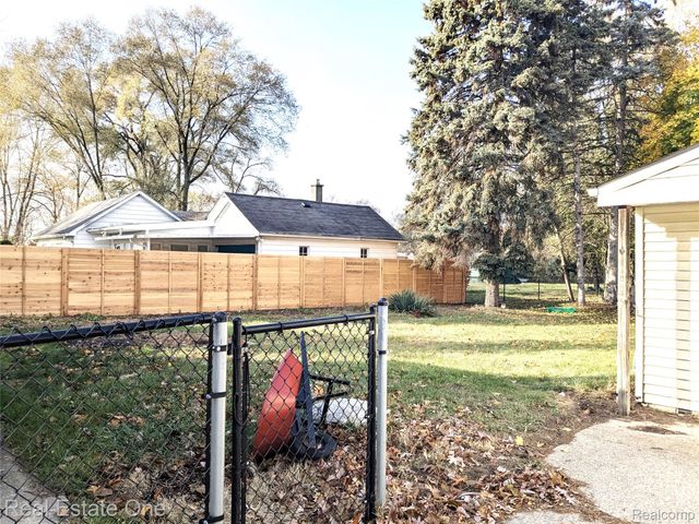 5605 W Utica Road, Shelby Charter Township, MI 48317