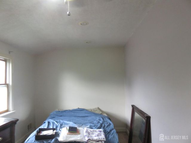 12 Tonlyn Place, Sewaren, NJ 07077