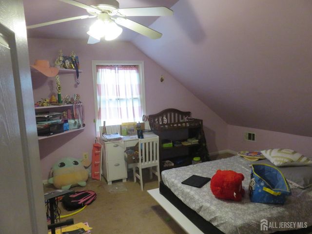 12 Tonlyn Place, Sewaren, NJ 07077