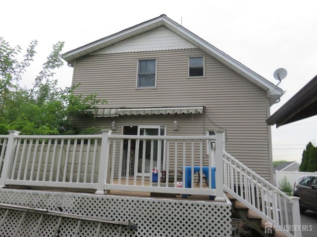 12 Tonlyn Place, Sewaren, NJ 07077
