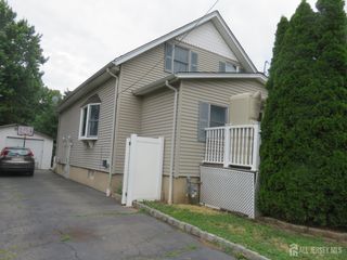 12 Tonlyn Place, Sewaren, NJ 07077