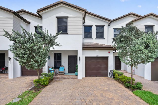 223 SW 159th Terrace, Pembroke Pines, FL 33027