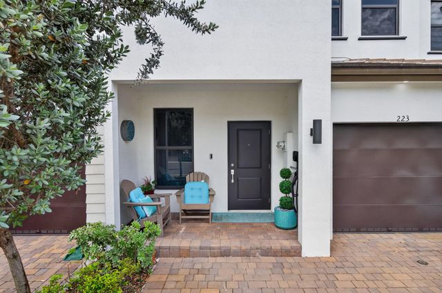 223 SW 159th Terrace, Pembroke Pines, FL 33027