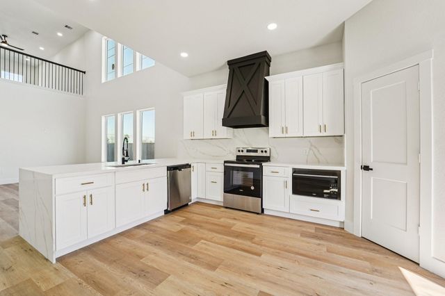 320 E Main Street, La Porte, TX 77571