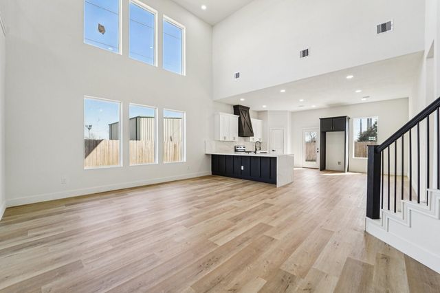 320 E Main Street, La Porte, TX 77571