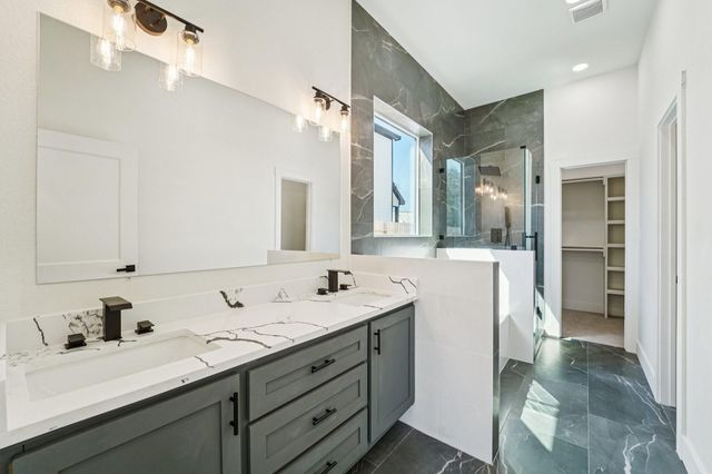 320 E Main Street, La Porte, TX 77571