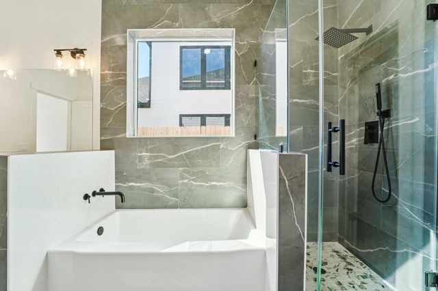 320 E Main Street, La Porte, TX 77571