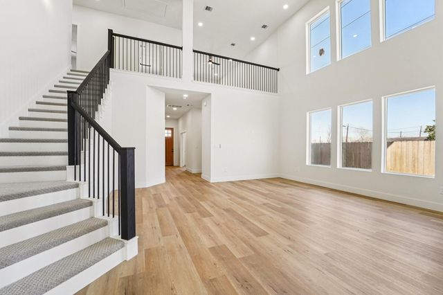 320 E Main Street, La Porte, TX 77571