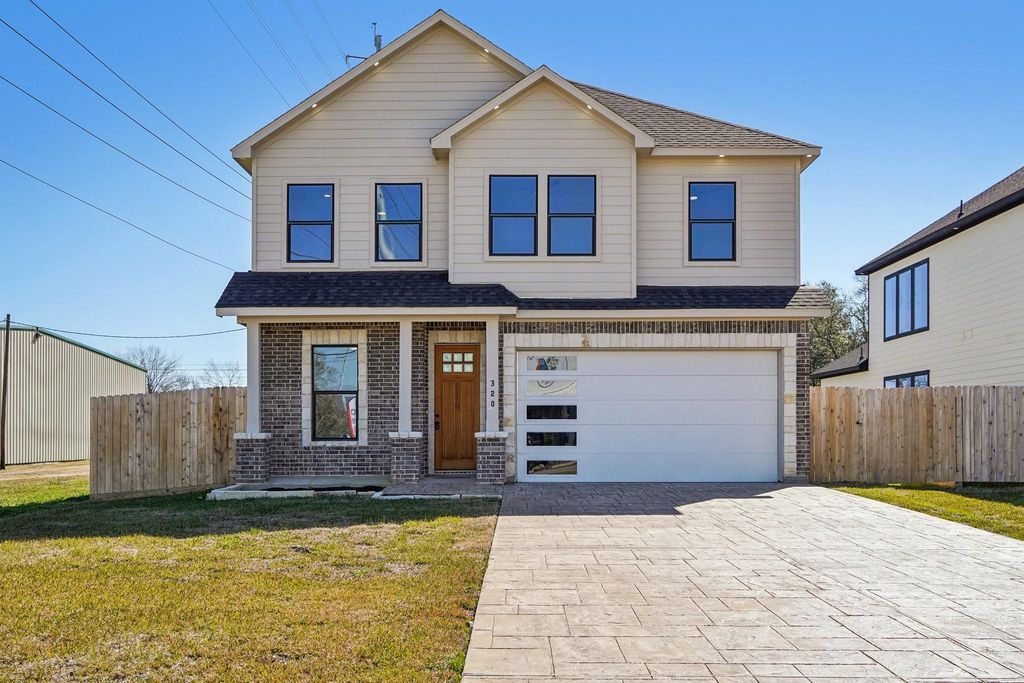 320 E Main Street, La Porte, TX 77571