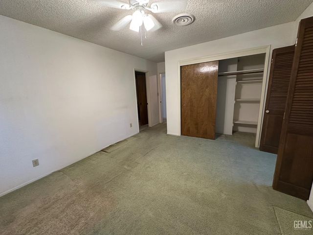 2316 Gosford Road W, Bakersfield, CA 93309