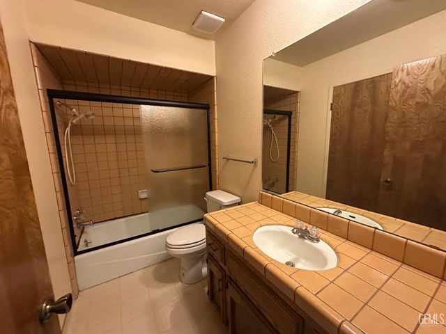 2316 Gosford Road W, Bakersfield, CA 93309