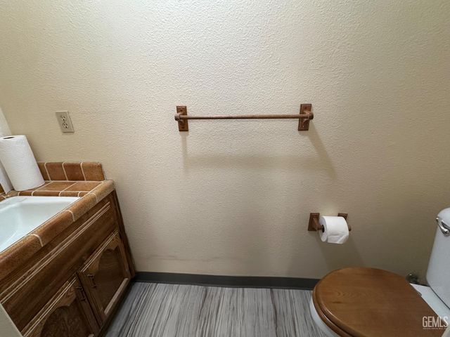 2316 Gosford Road W, Bakersfield, CA 93309