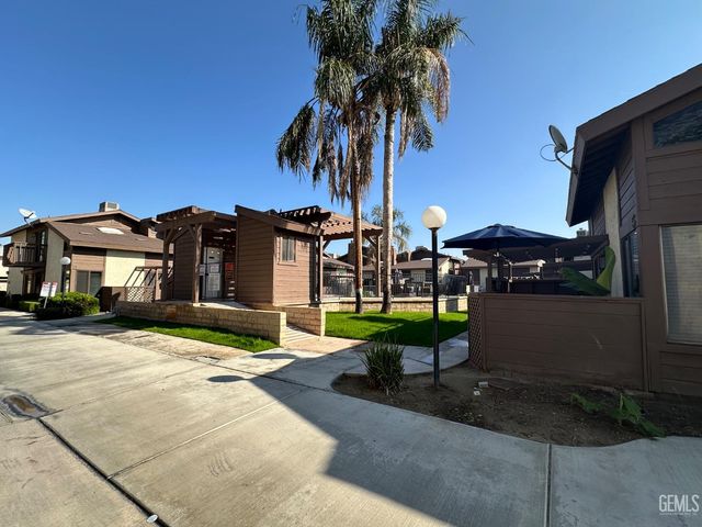 2316 Gosford Road W, Bakersfield, CA 93309