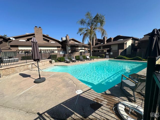 2316 Gosford Road W, Bakersfield, CA 93309