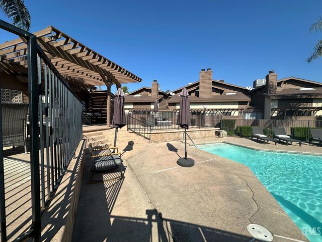 2316 Gosford Road W, Bakersfield, CA 93309