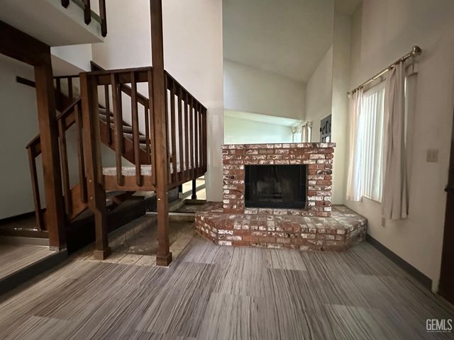 2316 Gosford Road W, Bakersfield, CA 93309