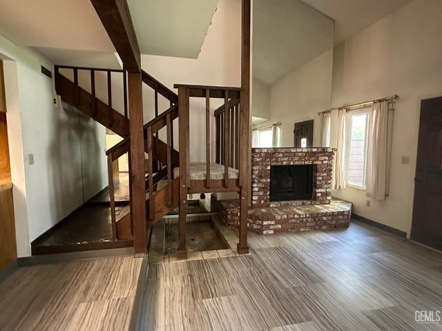 2316 Gosford Road W, Bakersfield, CA 93309