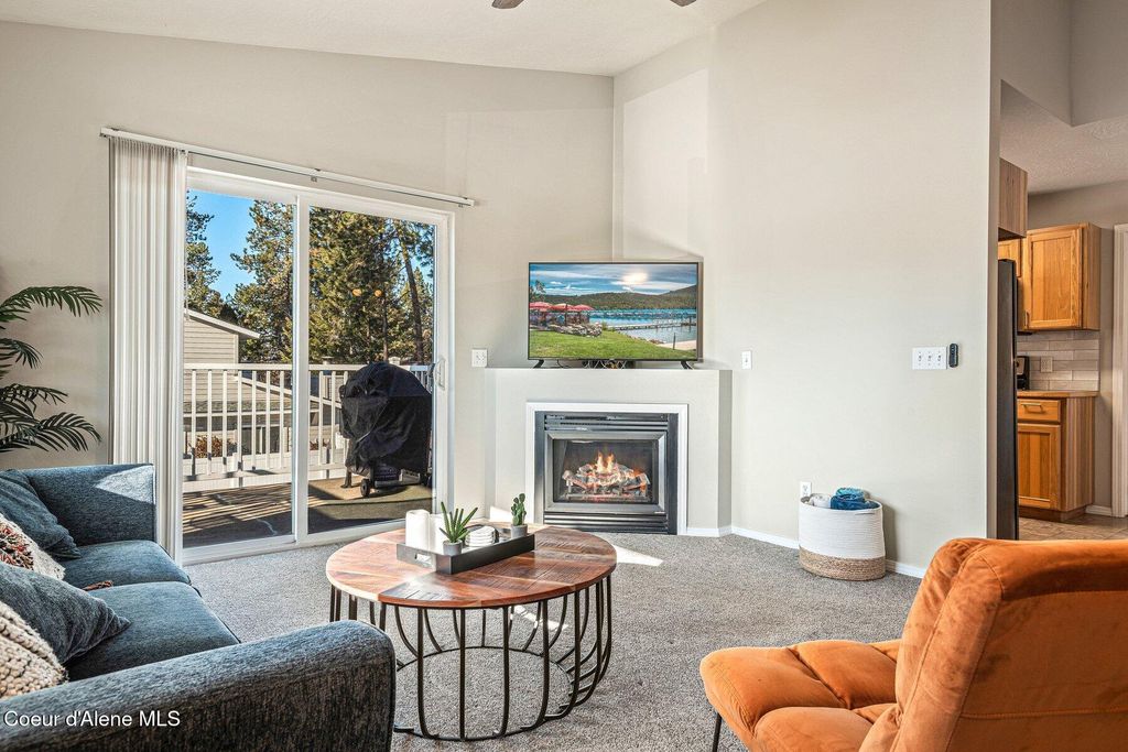723 E Whispering Pines LN, APT 19, Coeur d'Alene, ID 83815 photo 3