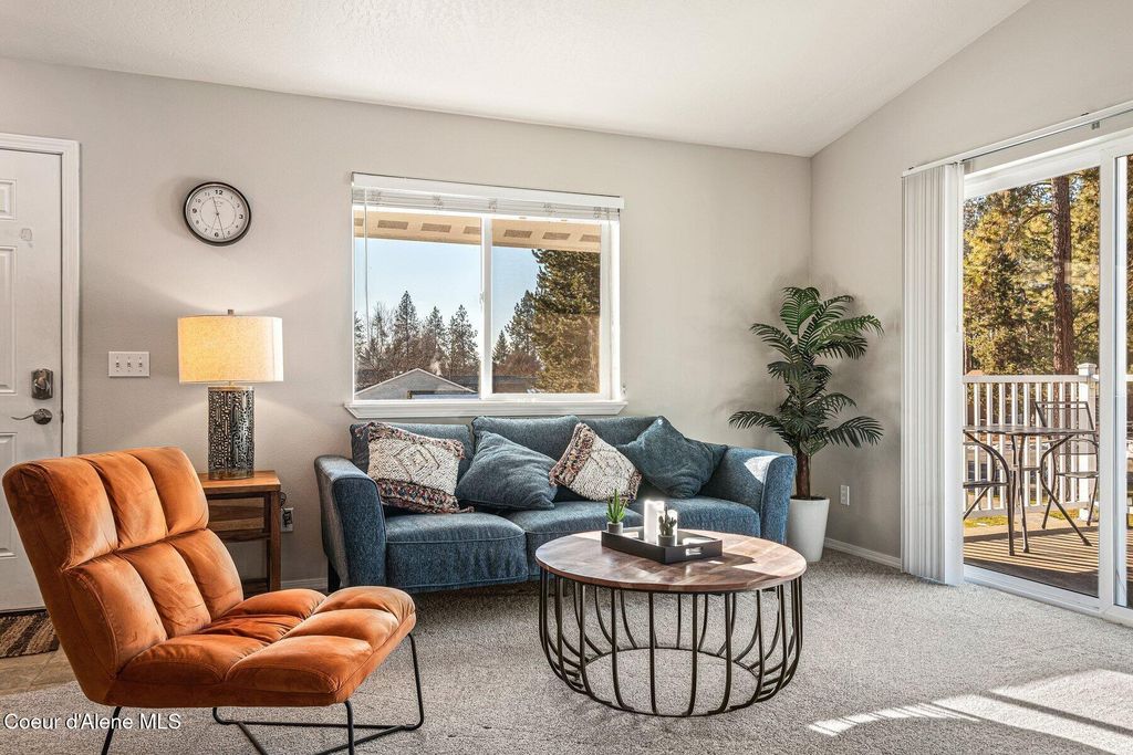 723 E Whispering Pines LN, APT 19, Coeur d'Alene, ID 83815 photo 4
