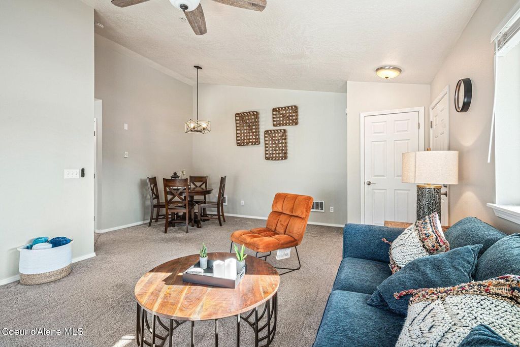 723 E Whispering Pines LN, APT 19, Coeur d'Alene, ID 83815 photo 5