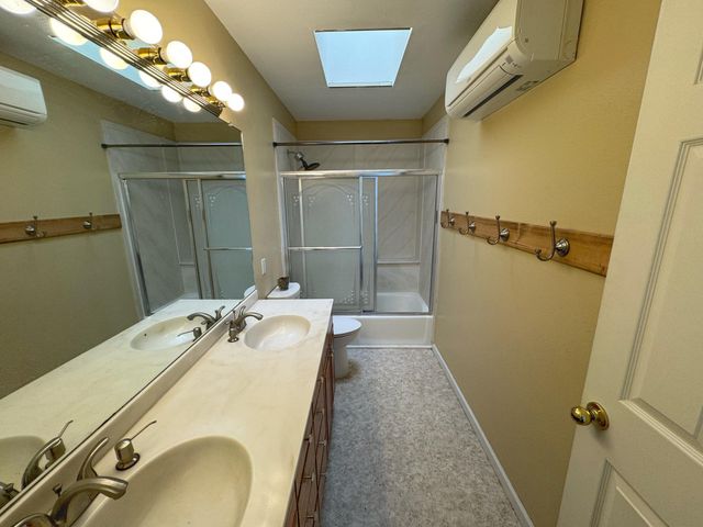 2111 New York Avenue SW, Albuquerque, NM 87104