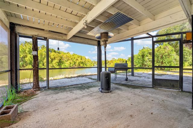 370 County Road 1333, Liberty, TX 77575