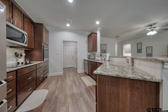 6111 Hamilton Meadows Way, Tyler, TX 75703
