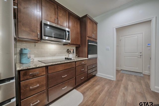 6111 Hamilton Meadows Way, Tyler, TX 75703