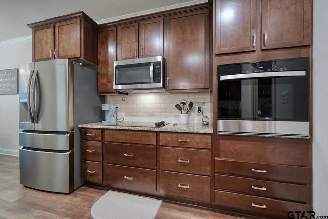 6111 Hamilton Meadows Way, Tyler, TX 75703