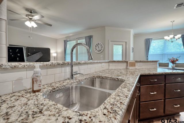 6111 Hamilton Meadows Way, Tyler, TX 75703